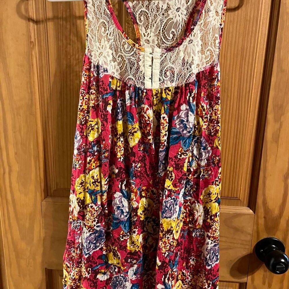 Women's Multicolored Floral Tank Top with Lace Trim